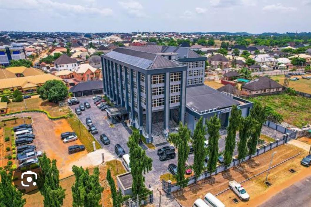 Jonathan Inaugurates Delta High Court Complex, As Oborevwori Presents 20 Prado SUVs to Judges